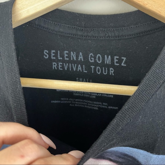 !SOLD! SELENA GOMEZ Black Revival Tour 2016 Graphic Band Tee - Picture 7 of 9
